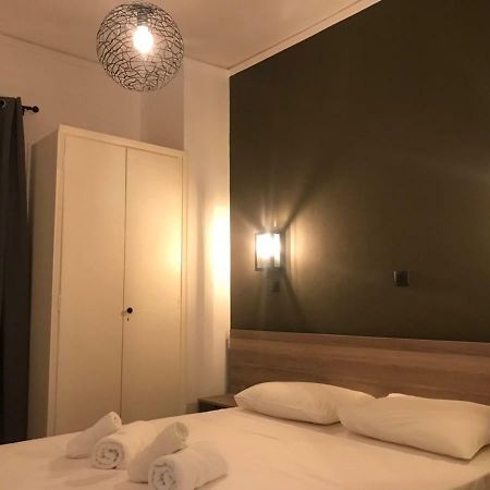 Renovated Minimal Apartment Next To Metro Афины Экстерьер фото