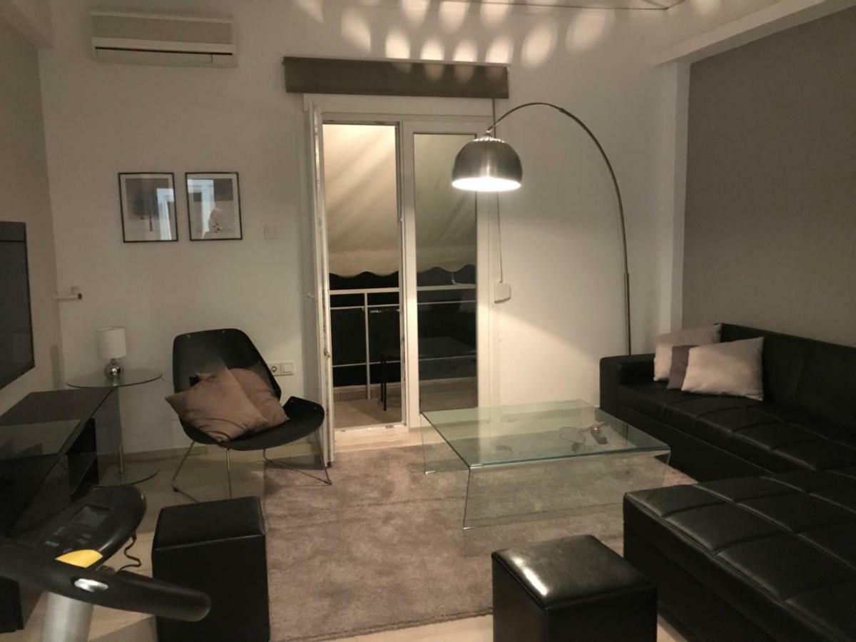 Renovated Minimal Apartment Next To Metro Афины Экстерьер фото