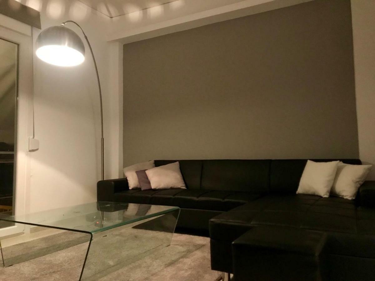 Renovated Minimal Apartment Next To Metro Афины Экстерьер фото