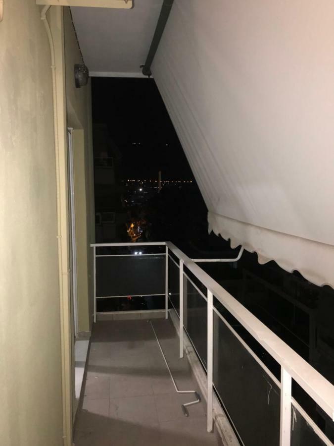 Renovated Minimal Apartment Next To Metro Афины Экстерьер фото