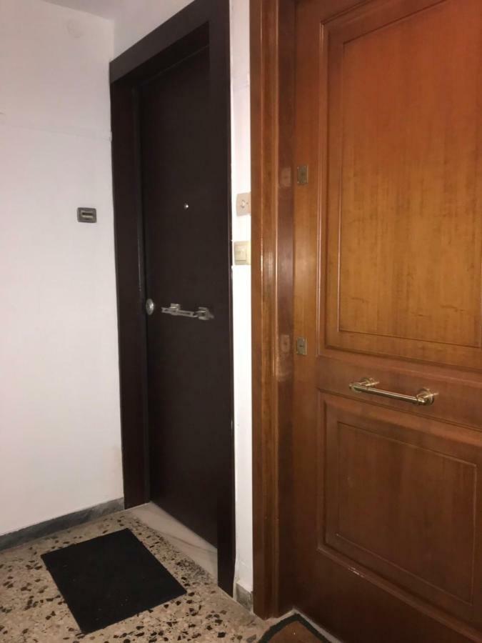 Renovated Minimal Apartment Next To Metro Афины Экстерьер фото