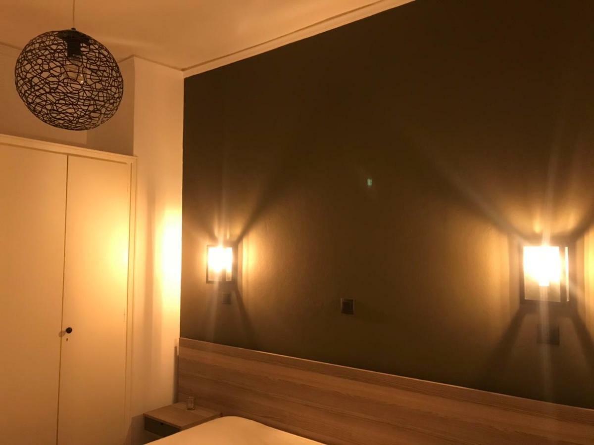 Renovated Minimal Apartment Next To Metro Афины Экстерьер фото