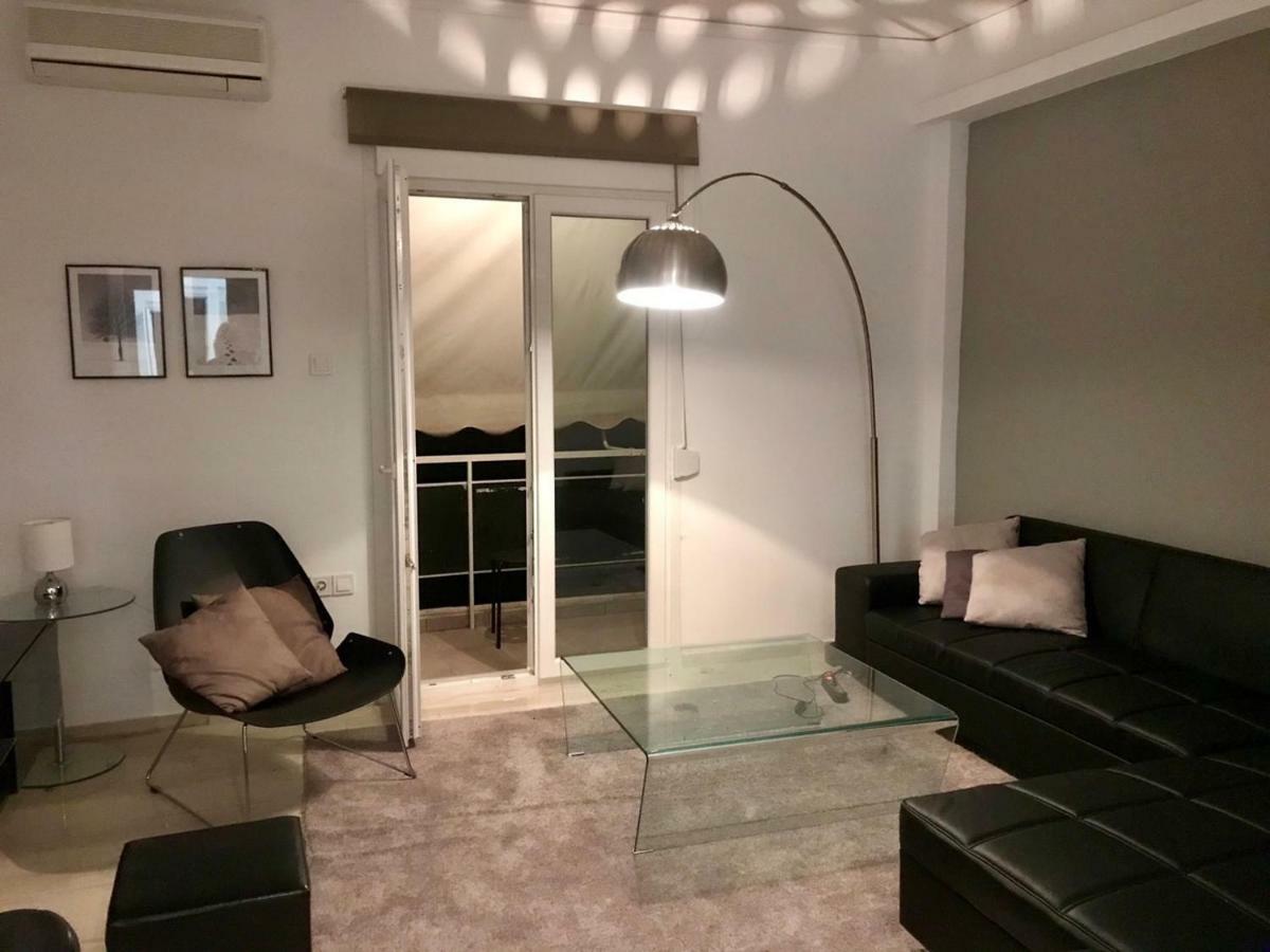 Renovated Minimal Apartment Next To Metro Афины Экстерьер фото