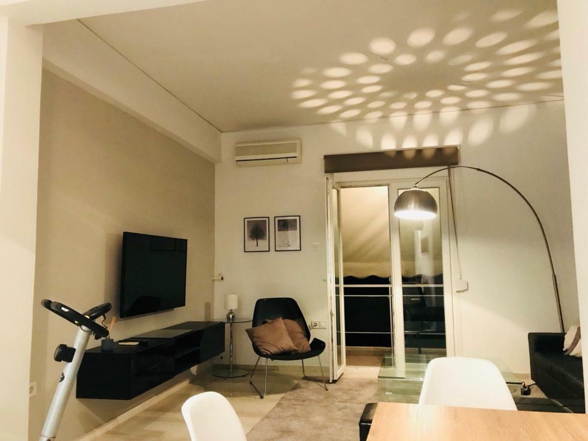 Renovated Minimal Apartment Next To Metro Афины Экстерьер фото